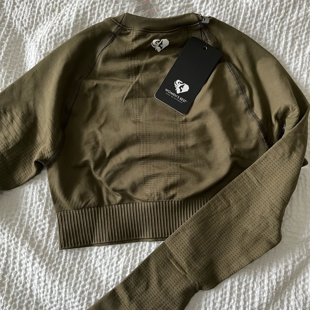 NEVER WORN WOMENS BEST